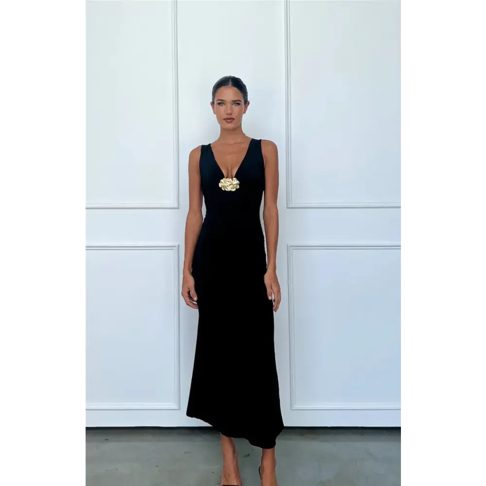 Mozision Elegant Deep V Neck Front Gold Clasp Sexy Maxi Dress For Women Black Gown Sleeveless Slim Fit Long Tank Dress