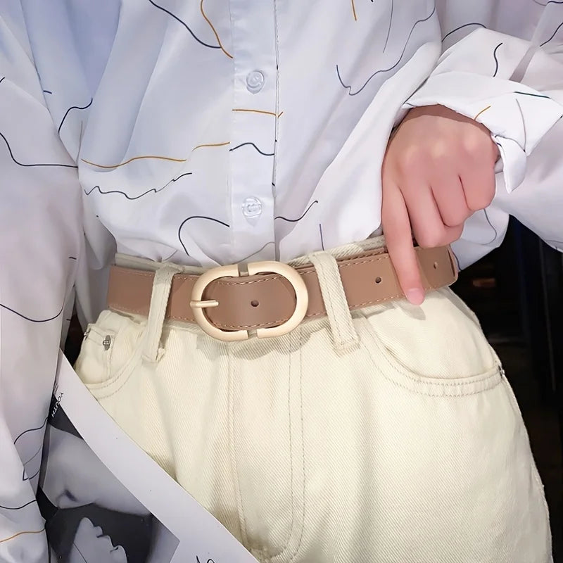 Stylish gold buckle waist belt in tan color, perfect for accessorizing casual outfits