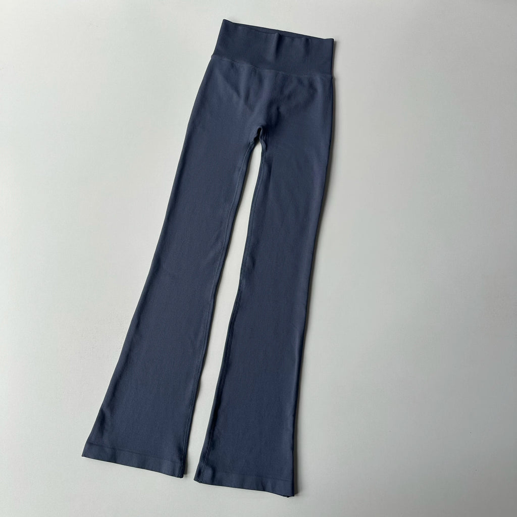 High waisted yoga pants bell-bottoms in grey with a comfortable waistband for stylish workouts