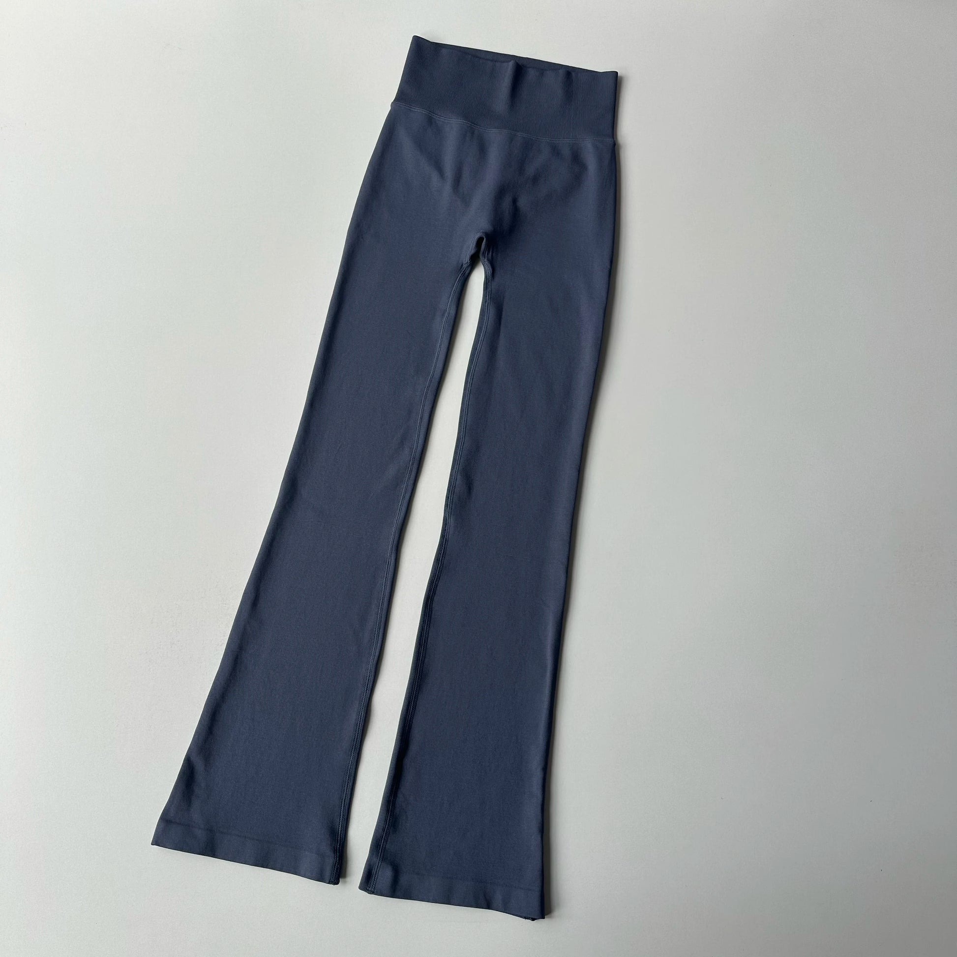 High waisted yoga pants bell-bottoms in grey with a comfortable waistband for stylish workouts