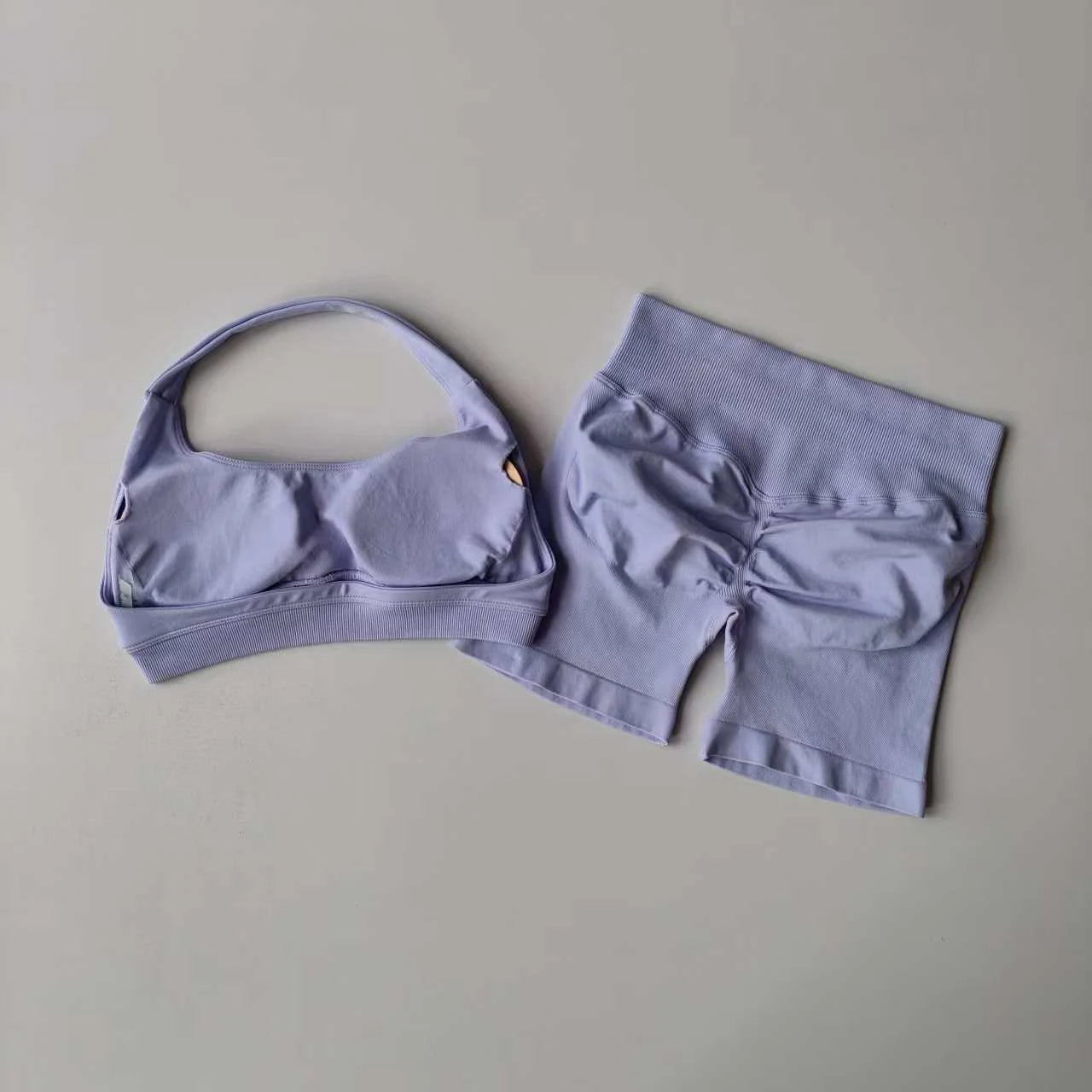 Light Purple Ladies Fitness Outfit Matching Set with Sports Bra and Shorts for Activewear