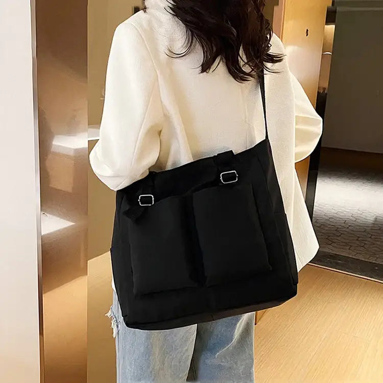 Stylish large capacity shopper handbag in black, perfect for everyday use and versatile outfits