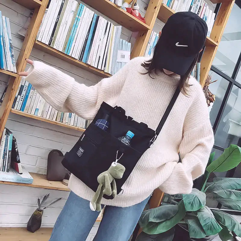 Chic large capacity tote bag for women with stylish design and adjustable strap, perfect for daily use
