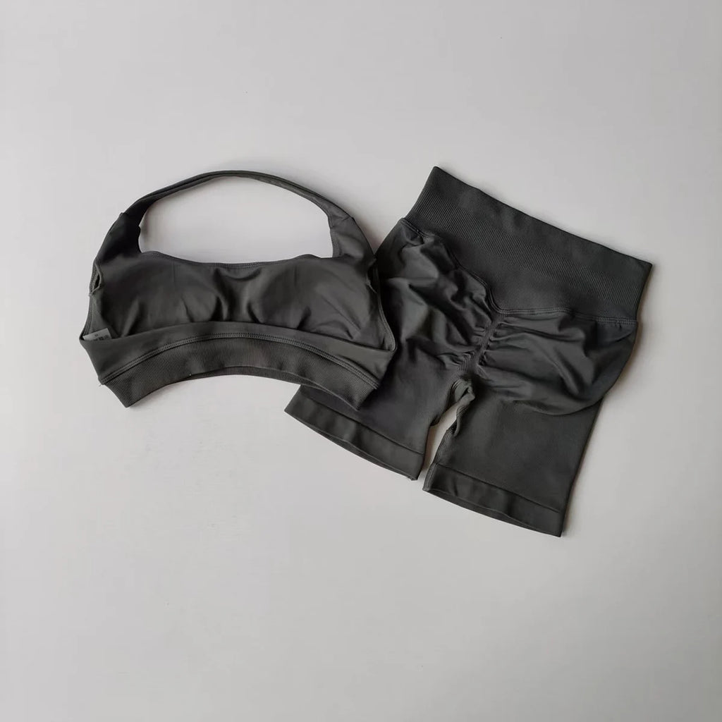 Seamless yoga suit for women in black featuring a stylish sports bra and matching shorts