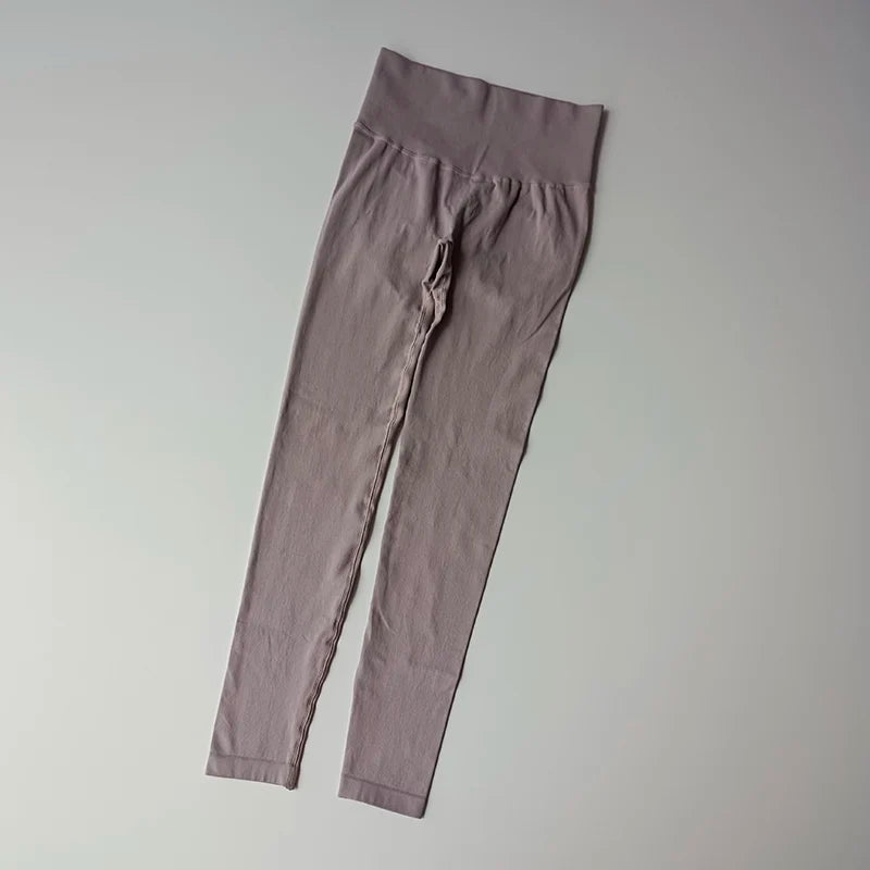 Lightweight women hip lift leggings in soft fabric for comfortable workouts and everyday wear