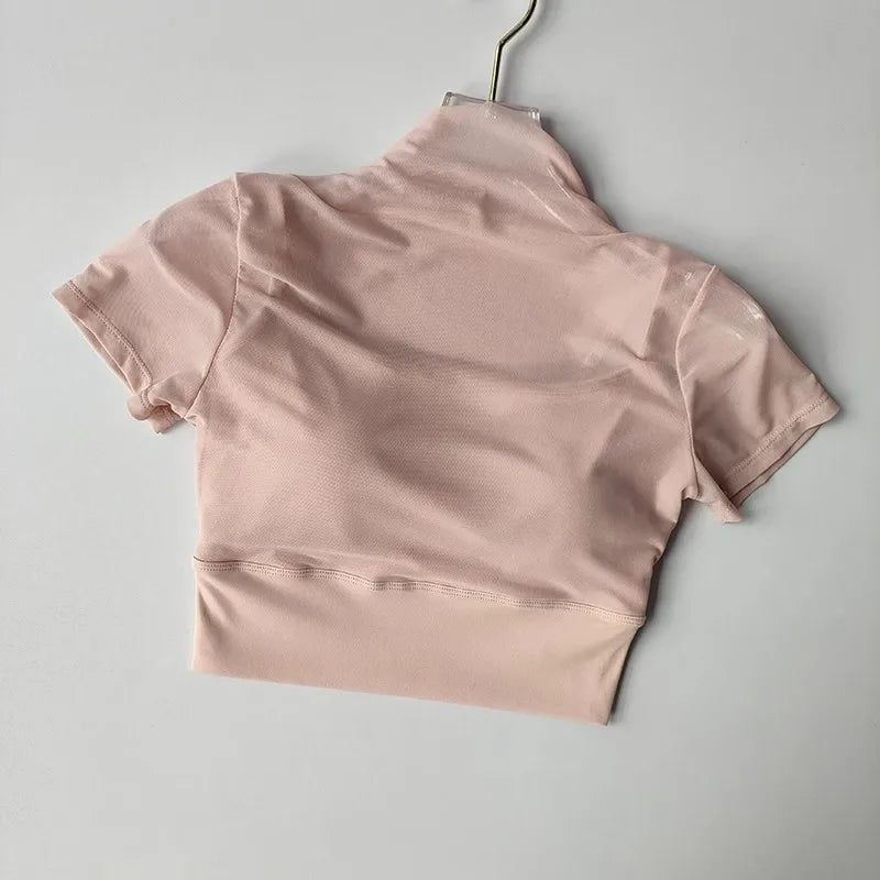 Soft pink cropped yoga clothes for women with a comfortable fit and stylish design