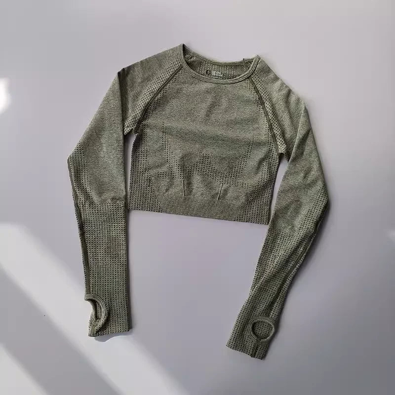 Stylish gray cropped yoga fitness tops for women with long sleeves and breathable fabric